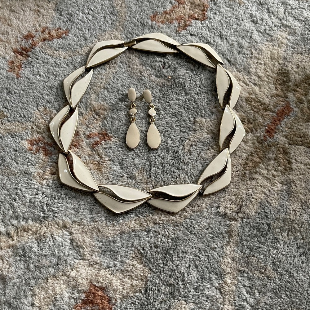 Vintage 1970 stamped Trifari Necklace & Earrings